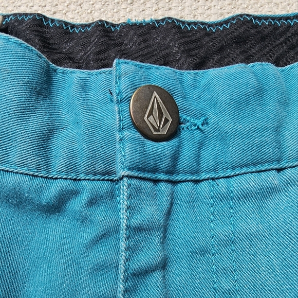 Teal Blue Mens Chino Athletic Shorts by Volcom.  Size 34 - Picture 12 of 16